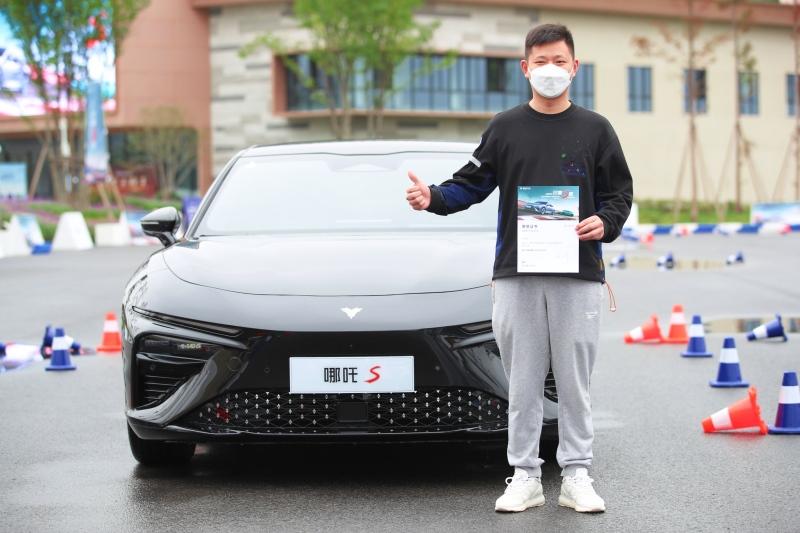 速度与激情  尽情S放 2022年哪吒S赛道嘉年华