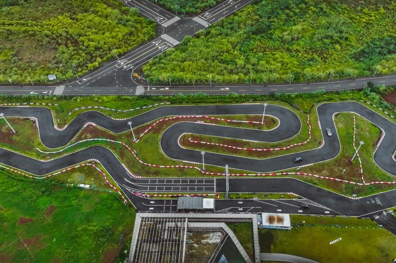 速度与激情  尽情S放 2022年哪吒S赛道嘉年华