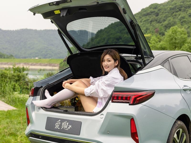 选辆露营家用车？看看这款大众合资的智炫纯电轿跑