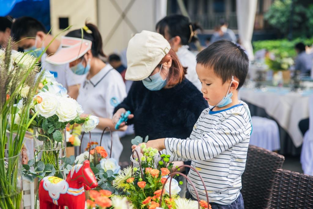 别赶路,来和沃尔沃XC60一起感受成都的金秋十月
