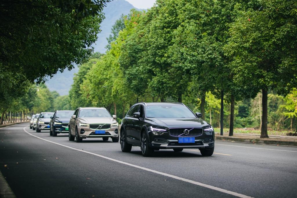 别赶路,来和沃尔沃XC60一起感受成都的金秋十月