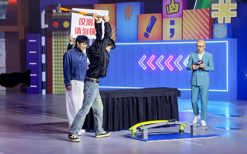 年轻人的运动轿跑6.49万起！东风风神奕炫马赫版“脱口”而售