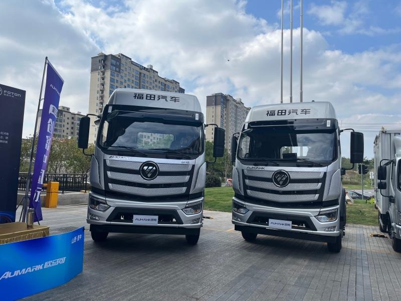商用车品鉴师胡金荣：跑货运20多年 欧航第三代超级中卡一眼就中意