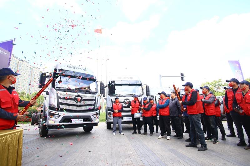 商用车品鉴师胡金荣：跑货运20多年 欧航第三代超级中卡一眼就中意