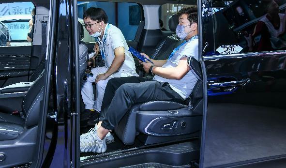 “足不出车”也能get最前卫车载黑科技?上汽大通MAXUS MIFA 9迎OTA升级