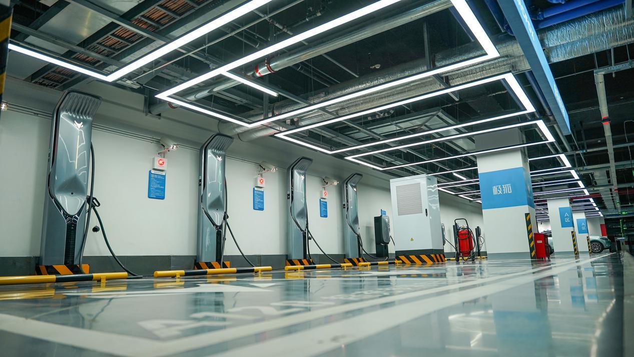 北汽蓝谷加速高端转型 市场看好极狐品牌成长