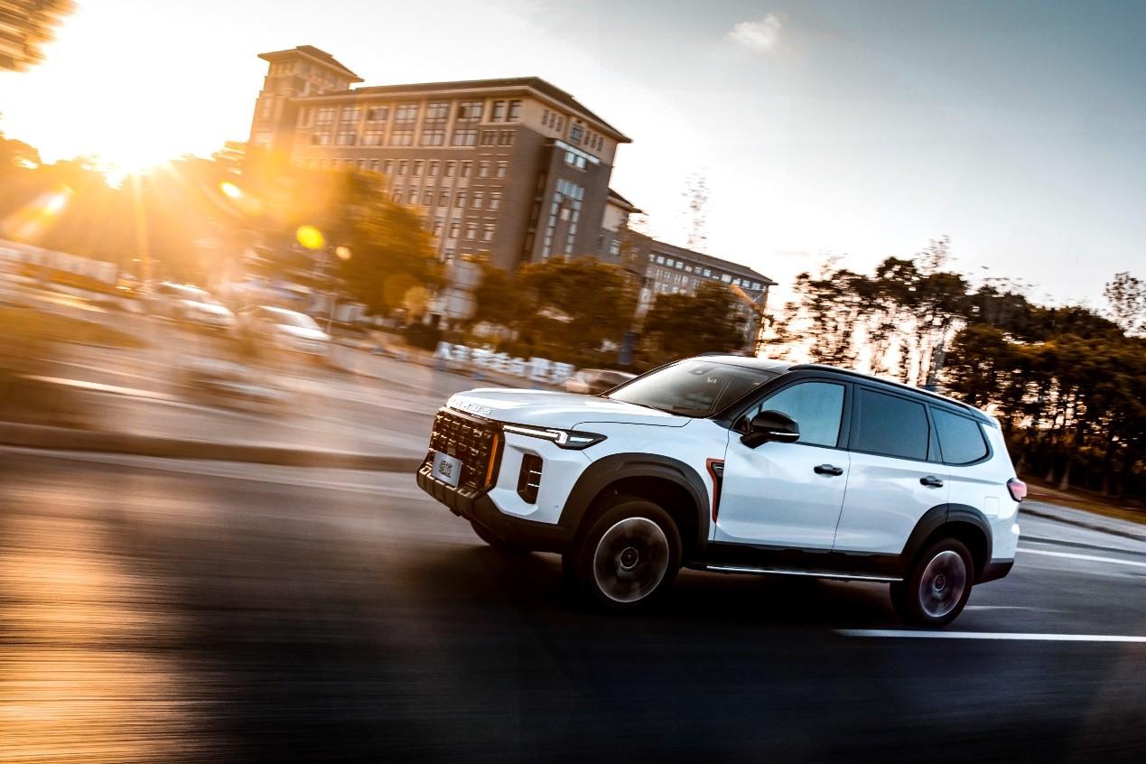 上汽大通MAXUS领地重磅上市，共推出2款车型，售价区间25.98-27.98万元
