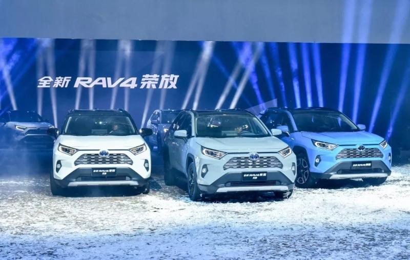 行业殊荣不断 RAV4荣放的开创与引领