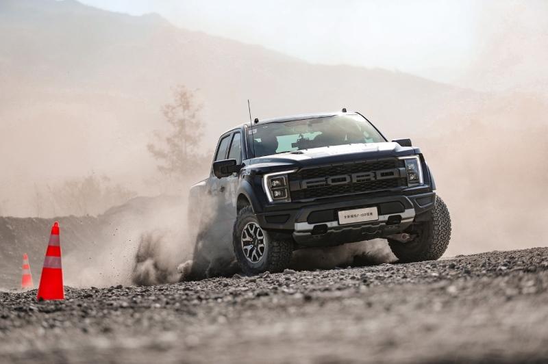 破山而行！全新一代福特F-150猛禽挑战专业级泥石流越野赛道