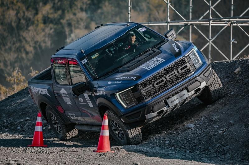 破山而行！全新一代福特F-150猛禽挑战专业级泥石流越野赛道