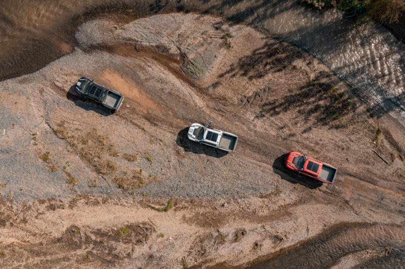破山而行！全新一代福特F-150猛禽挑战专业级泥石流越野赛道