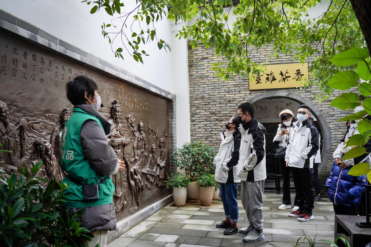 诗擎万里，皓极好极！诗和远方蕴含文化自信