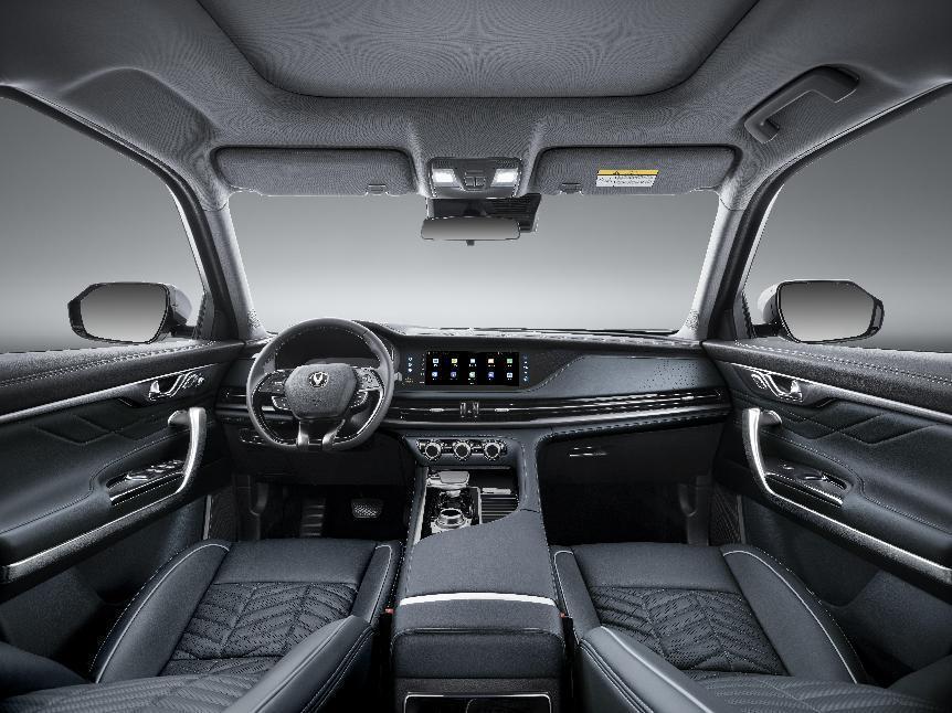 长安汽车“大家庭智能7座SUV” CS95PLUS正式上市  售价17.59万元起