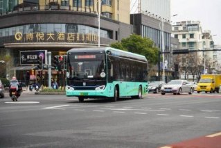 春暖花开 吉利星际客车焕新衢州市民出行