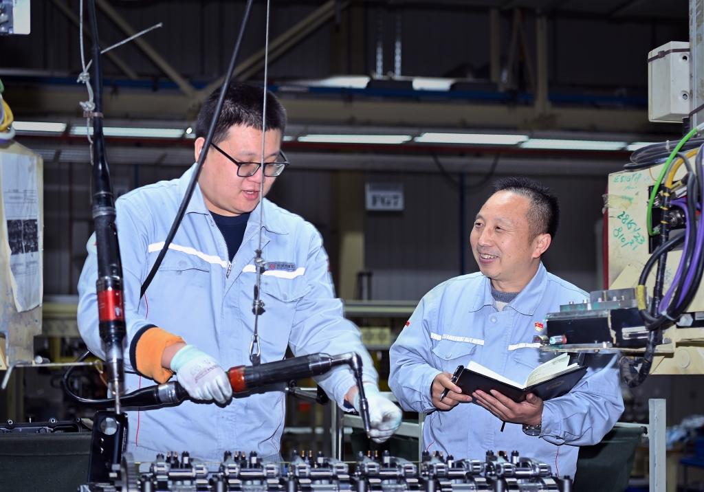 东风工匠两会建言：培养新时代高素质产业工人队伍，以科技跃迁推动汽车产业创新发展