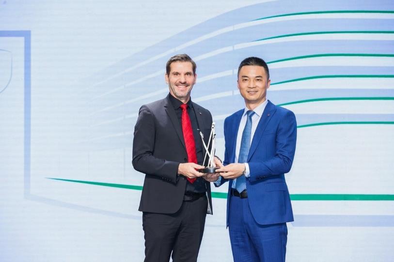 全球首家荣获绿色建筑LEED铂金级认证保时捷中心——海宁保时捷中心迎盛大开业