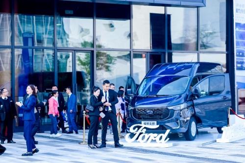 2023款福特全顺杭州上市,携手杭派服装产业开启行业合作新征程