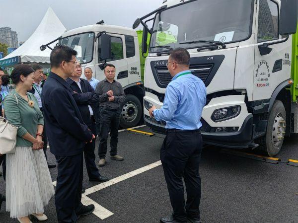 图片1.jpg超前布局助力武汉环卫设备能源升级，东风商用车争做新能源规则的制定者