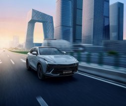 潮流属性加持，风行T5 EVO狂飚版给足职场人底气