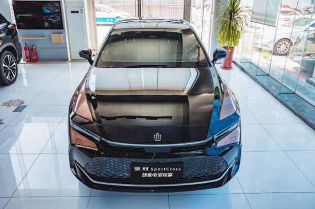 “首款中型豪华跨界车”皇冠 SportCross到港，豪华感扑面而来！