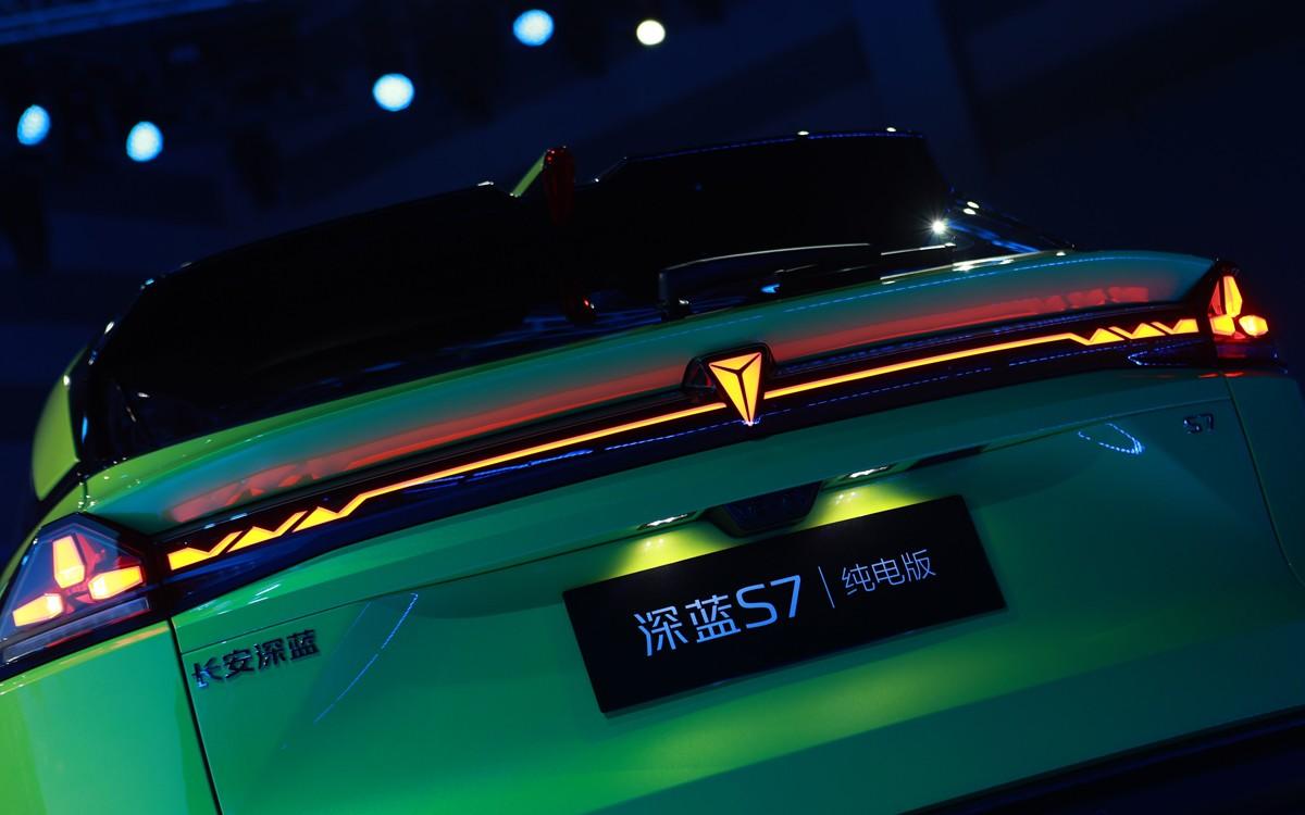 超级增程技术很牛吗?深蓝S7售14.99万起,混动江湖大乱斗开始