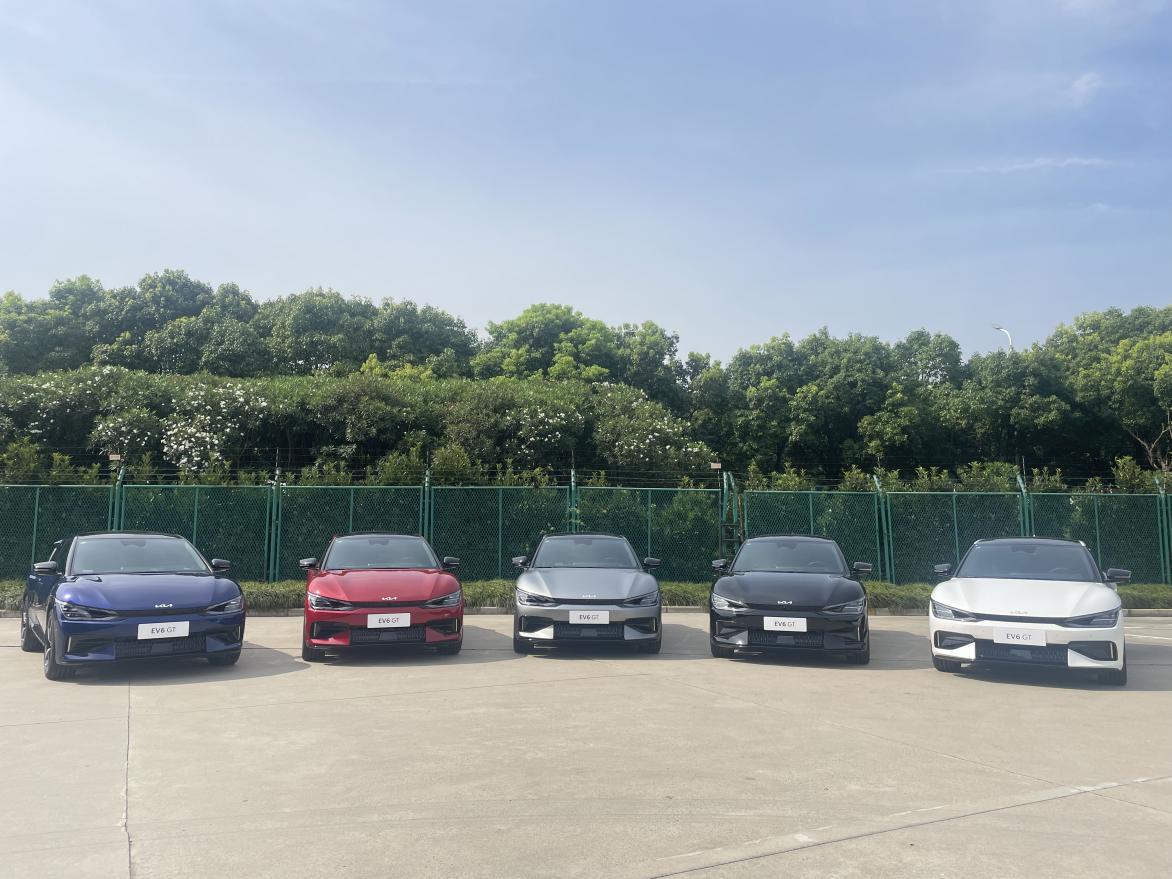 首批起亚EV6进口车抵达中国,全国盲订火热进行中