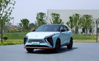 国内首款公开挑战烈火穿行纯电车！风行雷霆助品牌电动化发展