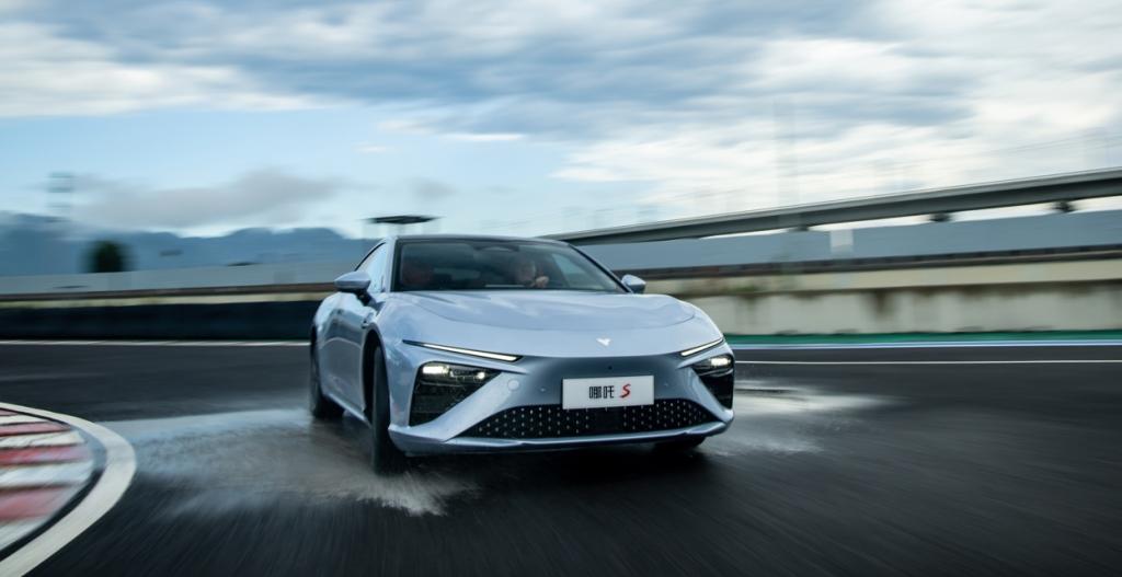 20万级中大型轿车中的“高价值”玩家,非2024款哪吒S莫属