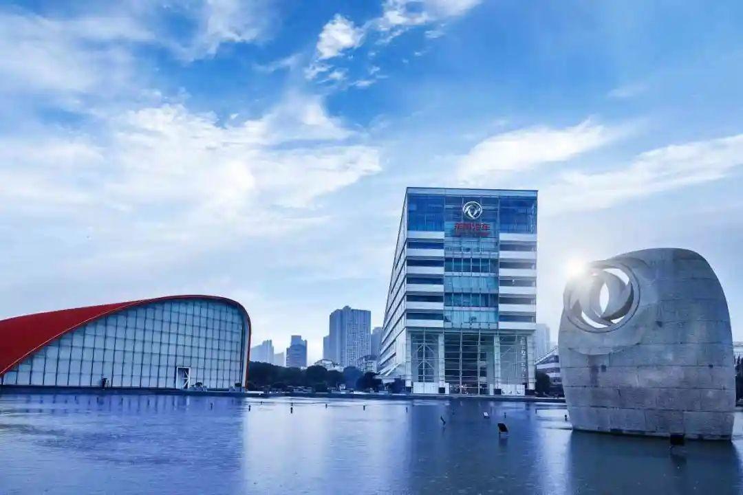 乘东风遨翔,是梦想的模样