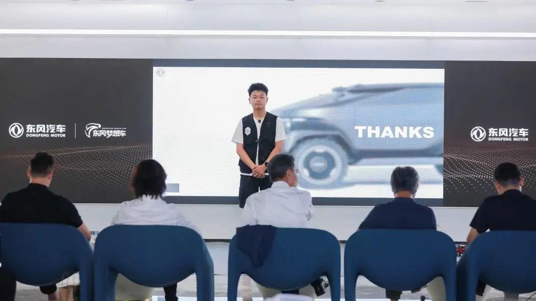 乘东风遨翔,是梦想的模样