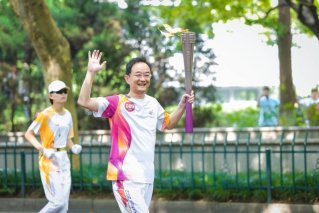 杭州亚运火炬传递今日启动 极氪009、极氪001全程满电护航