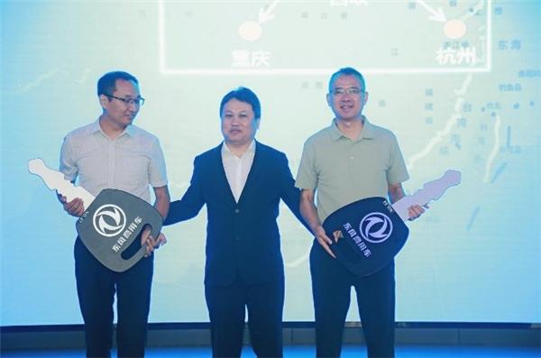 “汽车贸易商”到“物流运营商”,东风商用车网络实体物流转型首批230台车辆交付
