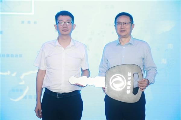 “汽车贸易商”到“物流运营商”,东风商用车网络实体物流转型首批230台车辆交付