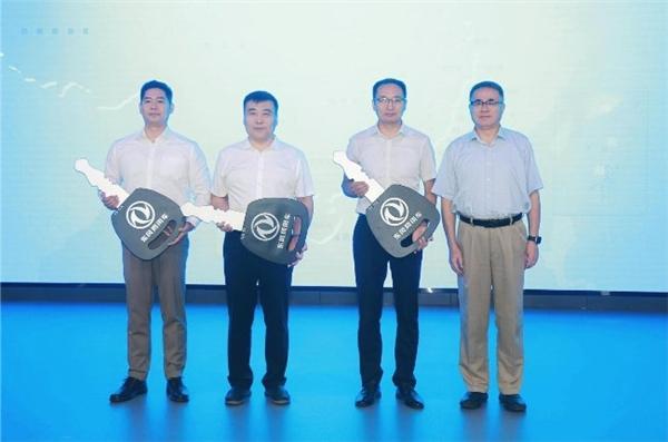 “汽车贸易商”到“物流运营商”,东风商用车网络实体物流转型首批230台车辆交付