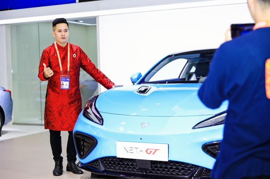 东博会尽显“主场”优势 哪吒汽车全系“电力”十足