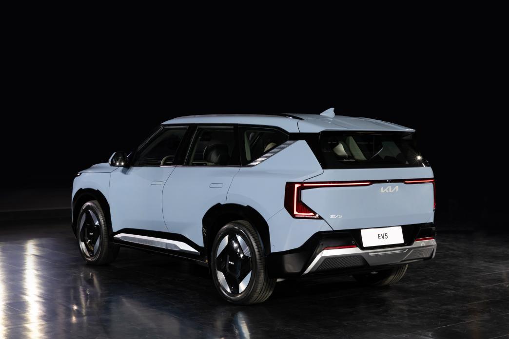 起亚在“Kia EV Day”上发布EV5及两款概念车型,加速电动汽车普及