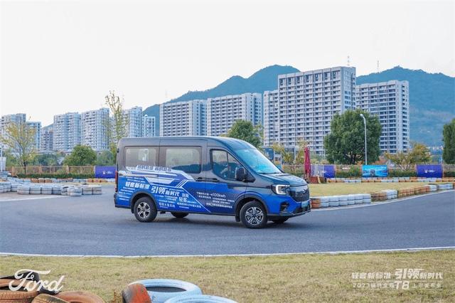 全场景智慧轻客，江铃福特E全顺燃情上市，官方指导价19.98万起