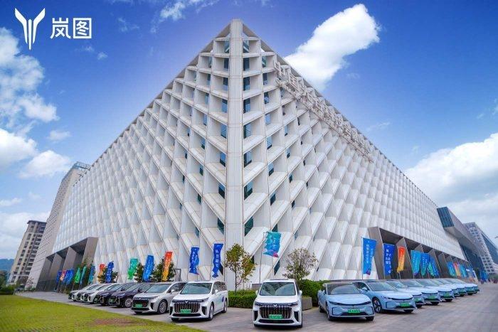 助力武汉打造科创沃土 岚图汽车成为首届东湖论坛指定用车