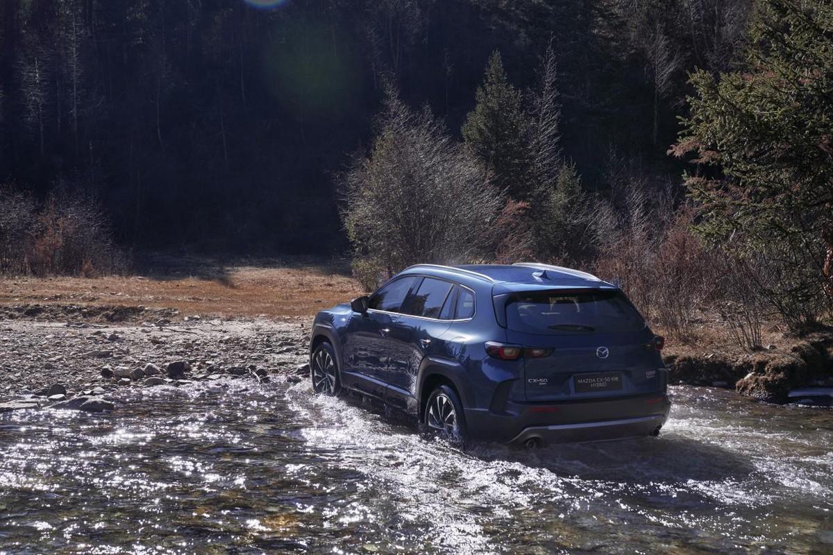 影帝梁家辉首次走进长安马自达南京工厂,搭载四驱系统,MAZDA CX-50行也HEV正式下线