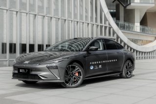 “新世界驾控旗舰”智己L7担任2023进博会官方接待用车