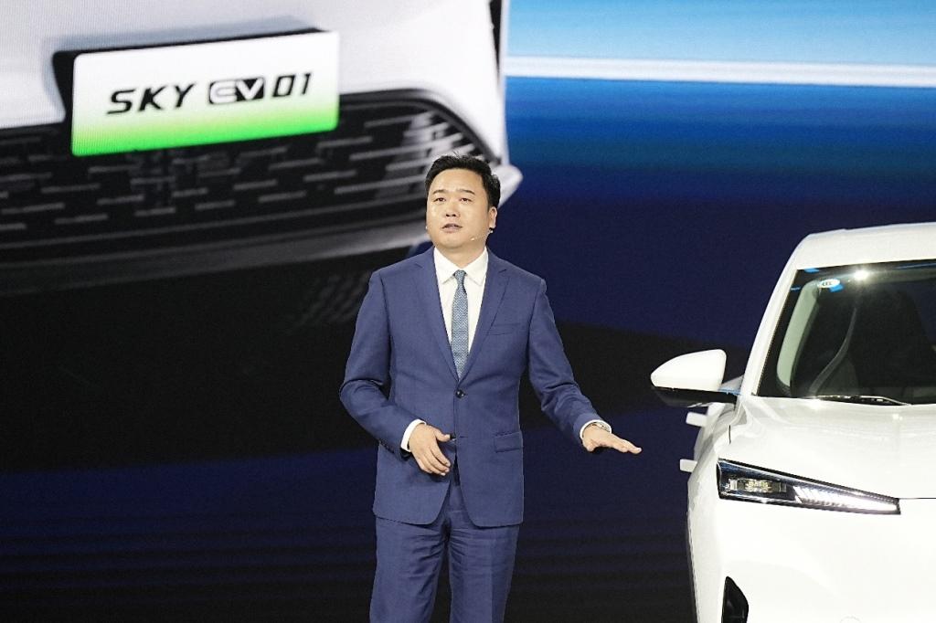 所向皆新!东风风神携SKY EV01亮相东风智能新能源品牌SHOW