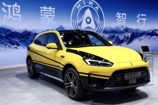 涂装款问界M5现身广州车展，个性外观尽显性能本色！