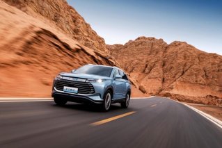 比亚迪护卫舰07上市一周年，“全新大五座超混SUV”助力家庭用户品质升级