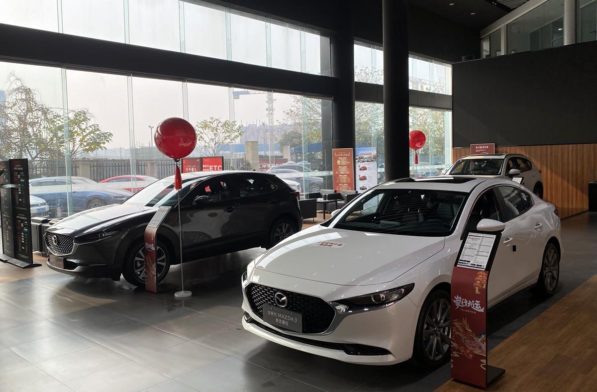 探店长安马自达，年终购车最划算，8.99万元起就可以买昂克赛拉