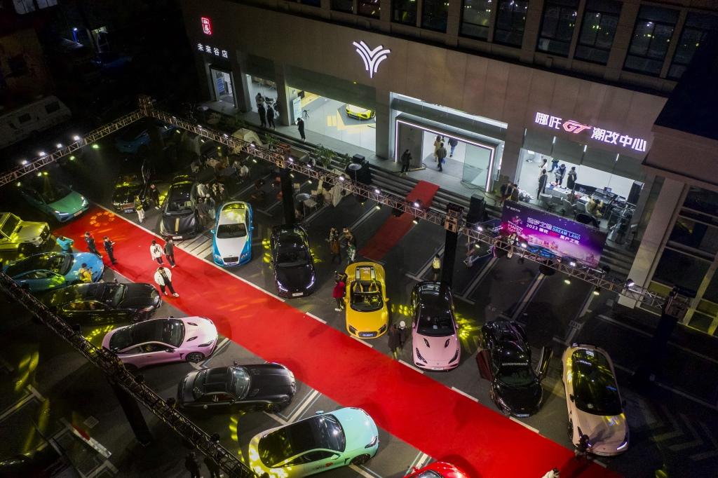 新门店、新营销,首家哪吒GT潮改中心开业