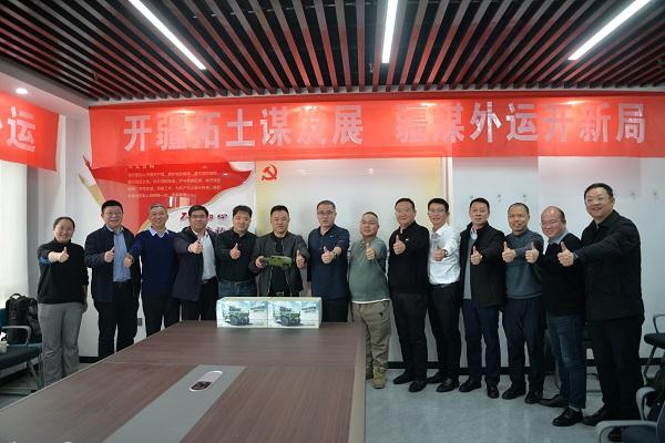 龙行天下,以客为先 | 800台子母车签约,东风商用车2024疆煤外运迎开门红!