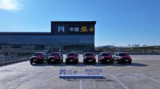 猛士917惊现武汉街头，将新年礼物仪式感拉满