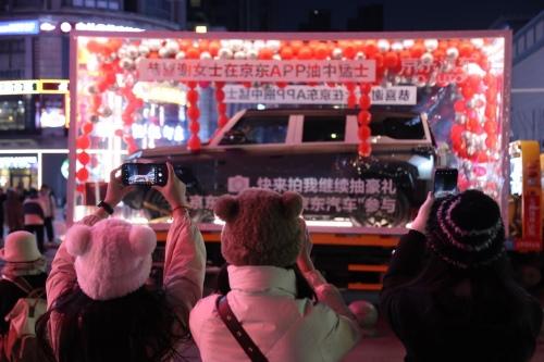 猛士917惊现武汉街头,将新年礼物仪式感拉满