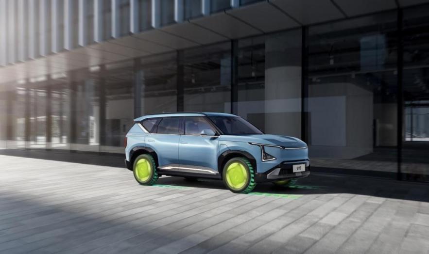 起亚EV5 720长续航版进阶上市，官方建议零售价18.48万元起