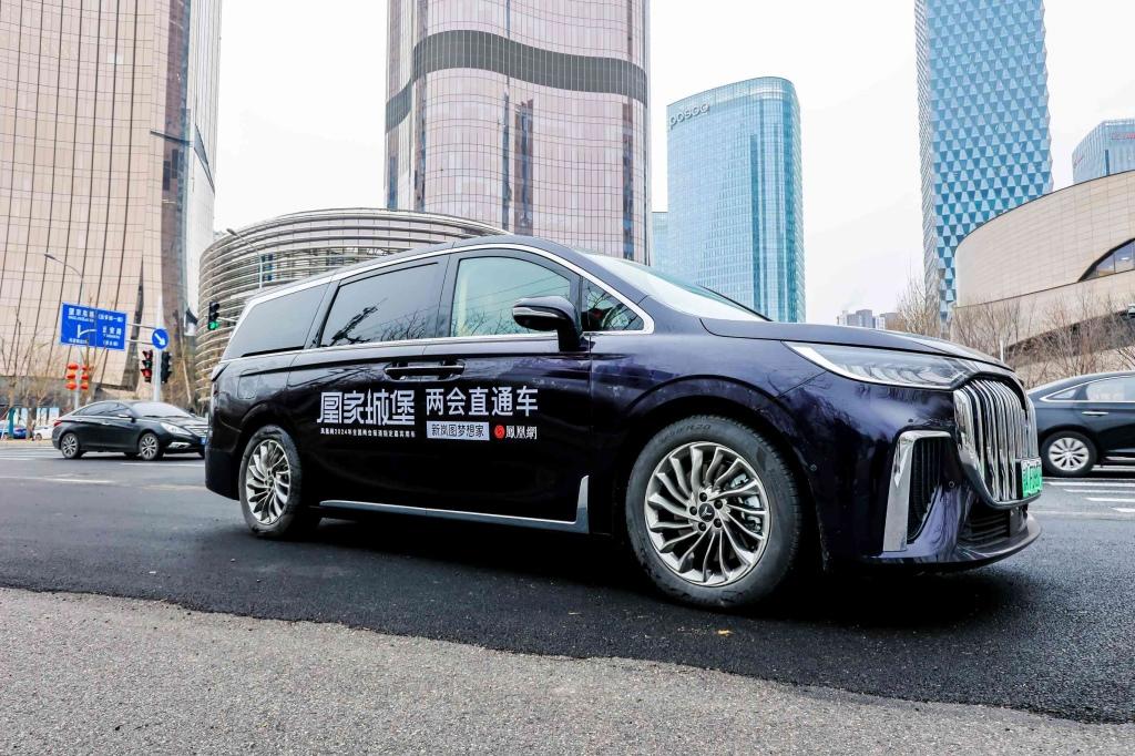 宜商宜家,两会直通车新岚图梦想家,定义高端新能源MPV